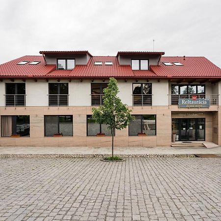 Hotel Menhard Bagian luar foto