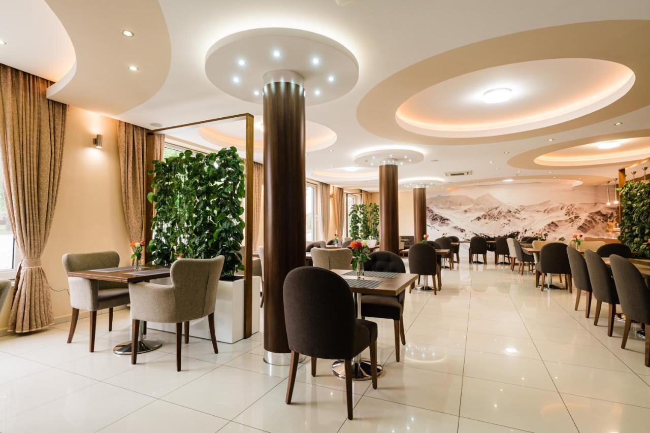 Hotel Menhard Bagian luar foto