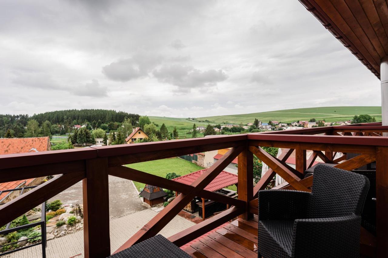 Hotel Menhard Bagian luar foto