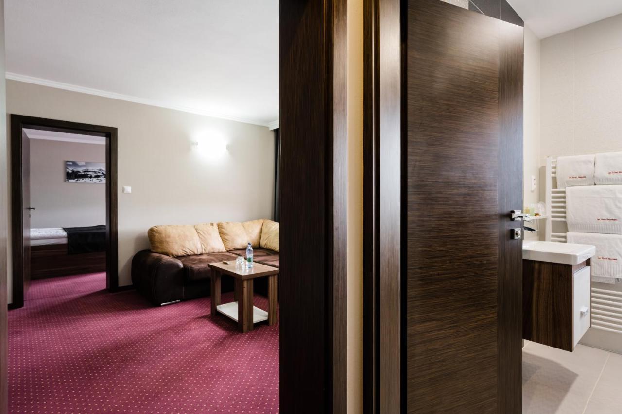 Hotel Menhard Bagian luar foto