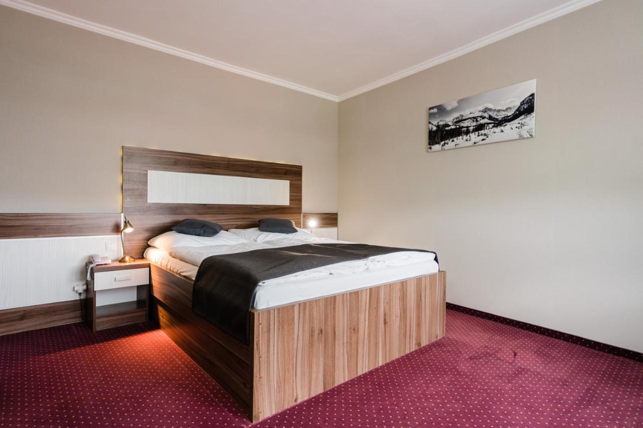 Hotel Menhard Bagian luar foto