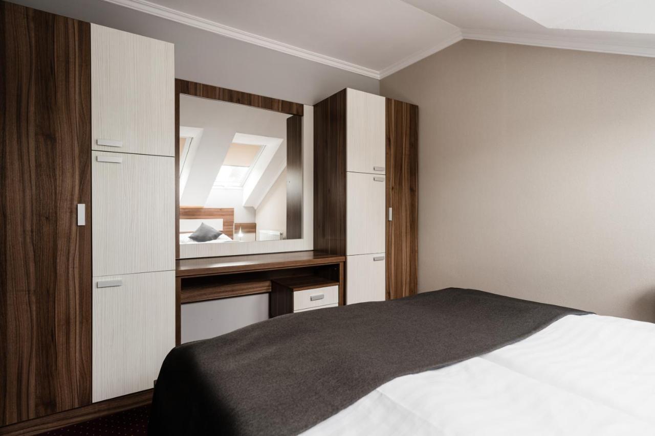 Hotel Menhard Bagian luar foto